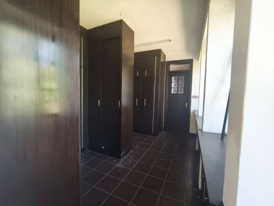 6 Bed House with En Suite in Runda image 5