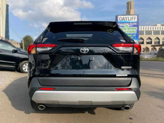 2019 Toyota RAV4 image 4