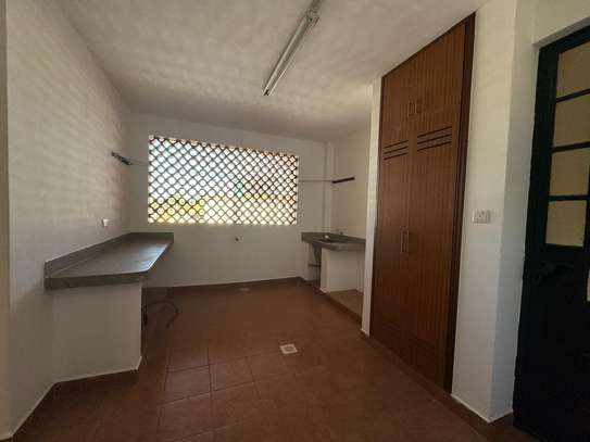 3 Bed Apartment with En Suite in Riverside image 20