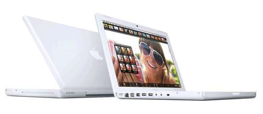 MacBook unibody C2duo image 1