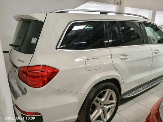 Mercedes Benz GLE 350 pearl image 3