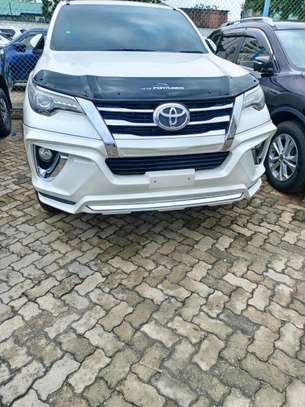 Toyota Fortuner pearl image 8