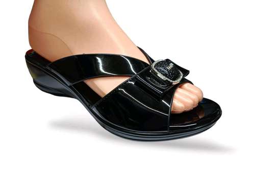 Women open shoe's image 3