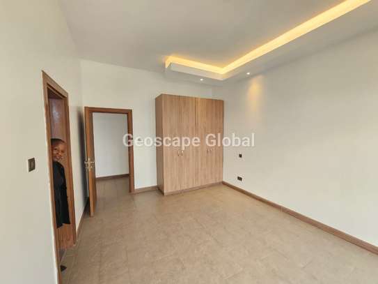 4 Bed Apartment with En Suite in Spring Valley image 10