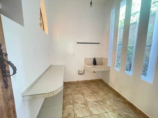 3 Bed Apartment with En Suite in Spring Valley image 12
