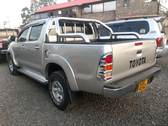 TOYOTA HILUX DOUBLE CABIN LOCAL image 10
