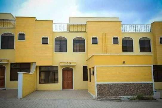 4bedroom plus dsq townhouse for sale in Athi River image 9