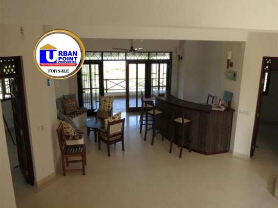 4 Bed House with Swimming Pool in Watamu image 6