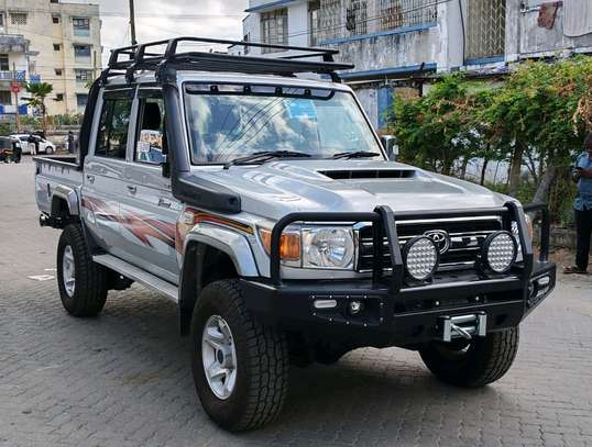 Land cruiser pickup on sale in Kenya image 3
