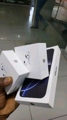 Apple Airpods Pro Available image 2