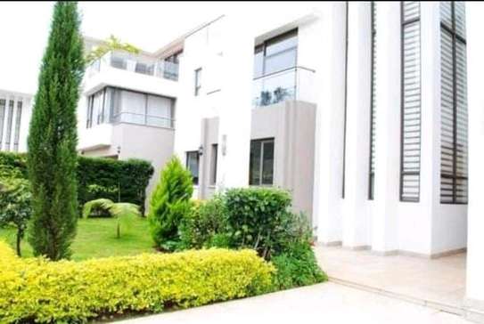 5 Bedrooms Villa for Rent in Lavington Nairobi Kenya image 3