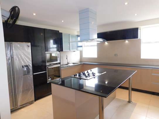 3 Bed Apartment with En Suite at City Mall image 10