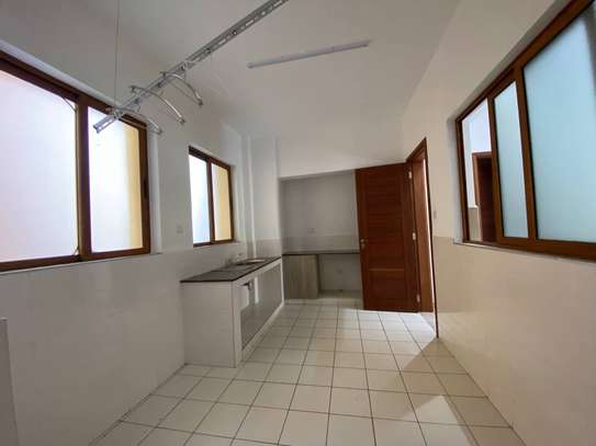 3 Bed Apartment with En Suite in Kilimani image 14