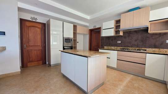 4 Bed Apartment with En Suite at Riverside Drive image 11