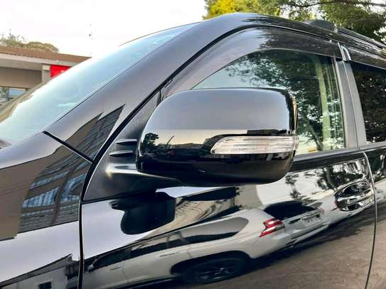 Toyota Prado 2018 Sunroof petrol image 3