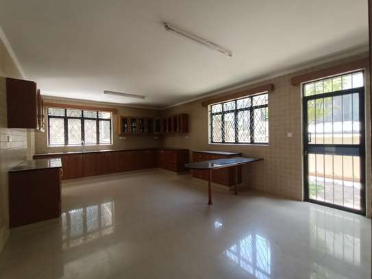 Exceptional 5 Bedrooms Mansionatte  In Lavington image 3