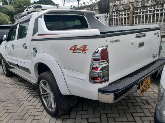 Toyota hilux double cabin auto diesel 2017 image 4
