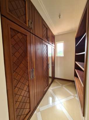4 Bed Apartment with En Suite in Nyali Area image 9