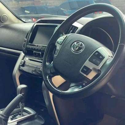 2015 Toyota land cruiser VX V8 image 1