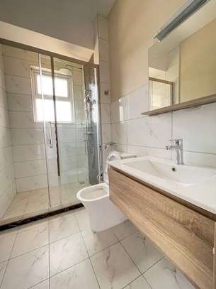 3 Bed Apartment with En Suite in Kilimani image 19