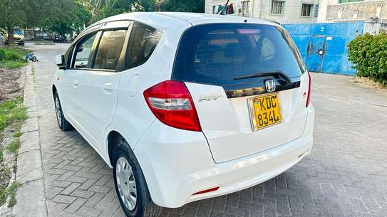 Honda Fit white KDC image 2