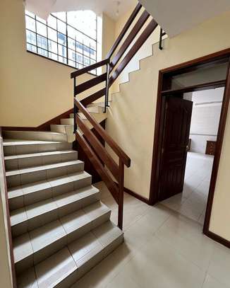 4-bedroom townhouse to let image 4