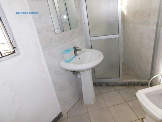 Serviced 4 Bed Apartment with En Suite in Nyali Area image 10