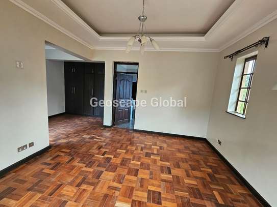 5 Bed House with En Suite in Rosslyn image 3