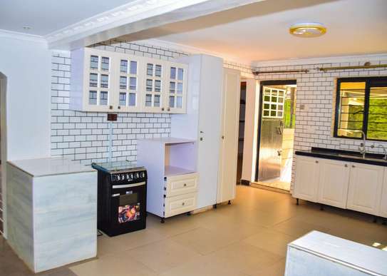 5 Bed Townhouse with En Suite at Off Kiambu Road image 27