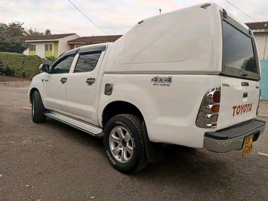 TOYOTA HILUX DOUBLE CAB image 2