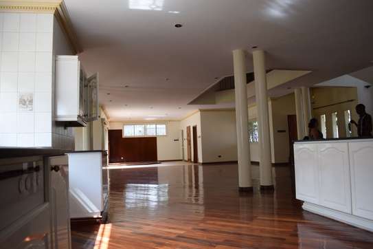 5 Bed House with En Suite at Muthaiga image 3