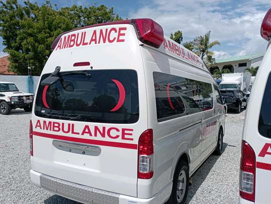 Toyota HiAce 9L  Ambulance image 4