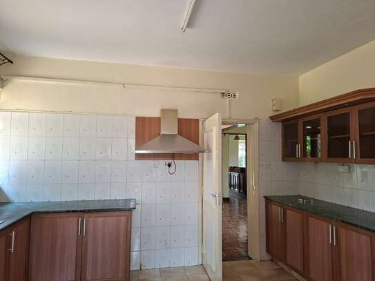 5 Bed House with En Suite at Off Un Avenue image 1