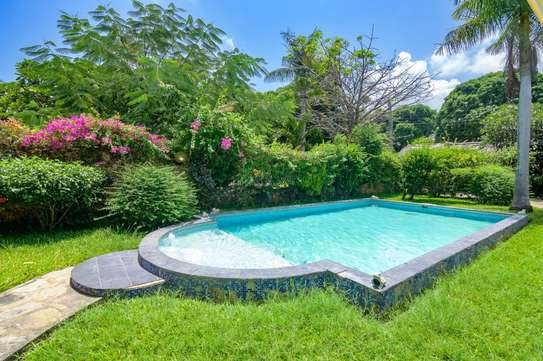 5 Bed House with Swimming Pool in Malindi image 3