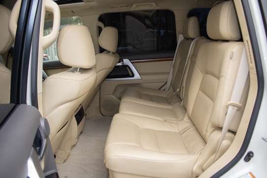 2016 LANDCRUISER ZX BEIGE LEATHER PEARL WHITE COLOUR image 7
