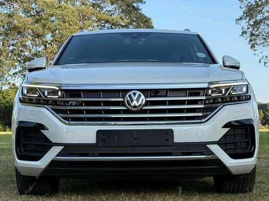 VW TOUAREG R-LINE white color 2018 model image 10