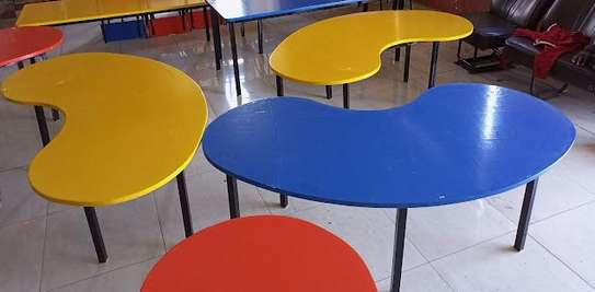 Bean shaped worktables for schools. image 1
