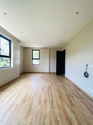 5 Bed Villa with En Suite at Manyani Road image 3