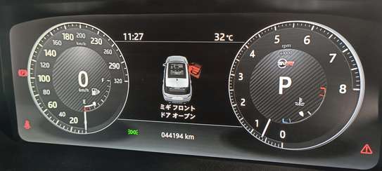 Range Rover sport SVR Black 2018 image 7