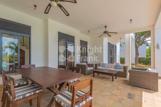 3 Bed Villa with Swimming Pool in Kilifi image 16