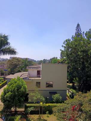 5 Bed Villa with En Suite in Lavington image 2
