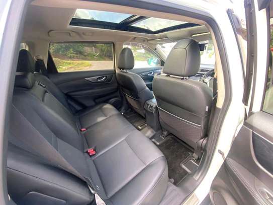 NISSAN XTRAIL WITH SUNROOF image 4