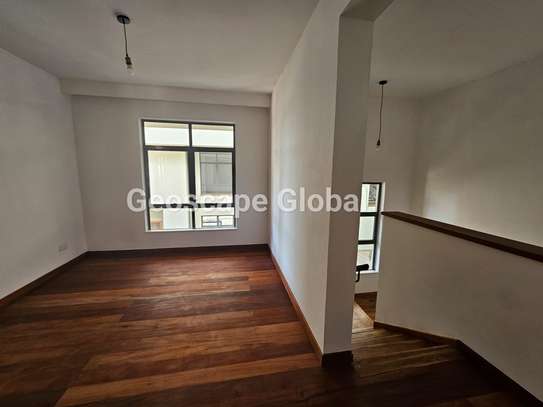 4 Bed Townhouse with En Suite in Rosslyn image 9