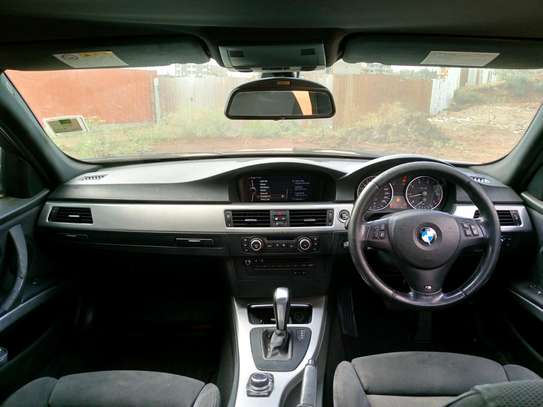 BMW 320i image 6