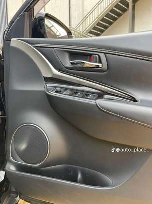 Toyota Harrier premium grade black sunroof 2018 image 8