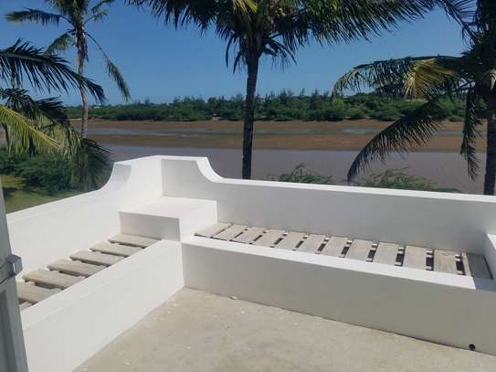 4 Bed House with En Suite in Malindi image 8