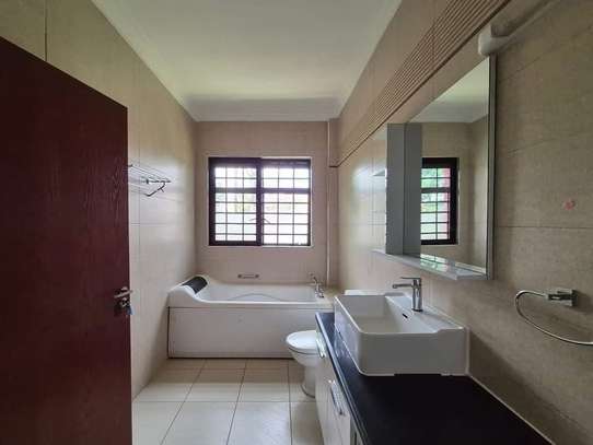 5 Bed Townhouse with En Suite in Kiambu Road image 12