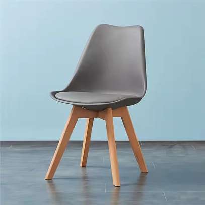 Leather Padded 4-Leg Hotel Eames Chair image 1