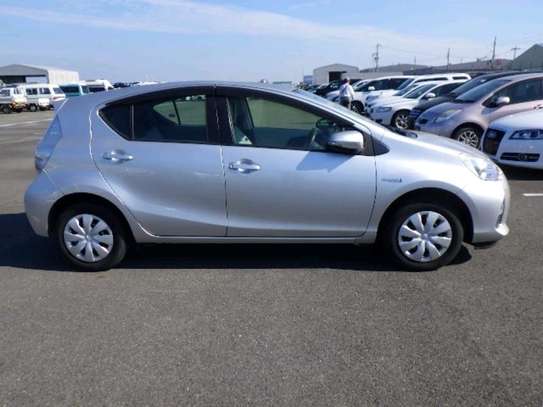 TOYOTA AQUA KDE (MKOPO/HIRE PURCHASE ACCEPTED) image 5