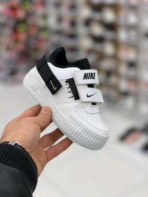 Nike kids shoe image 2